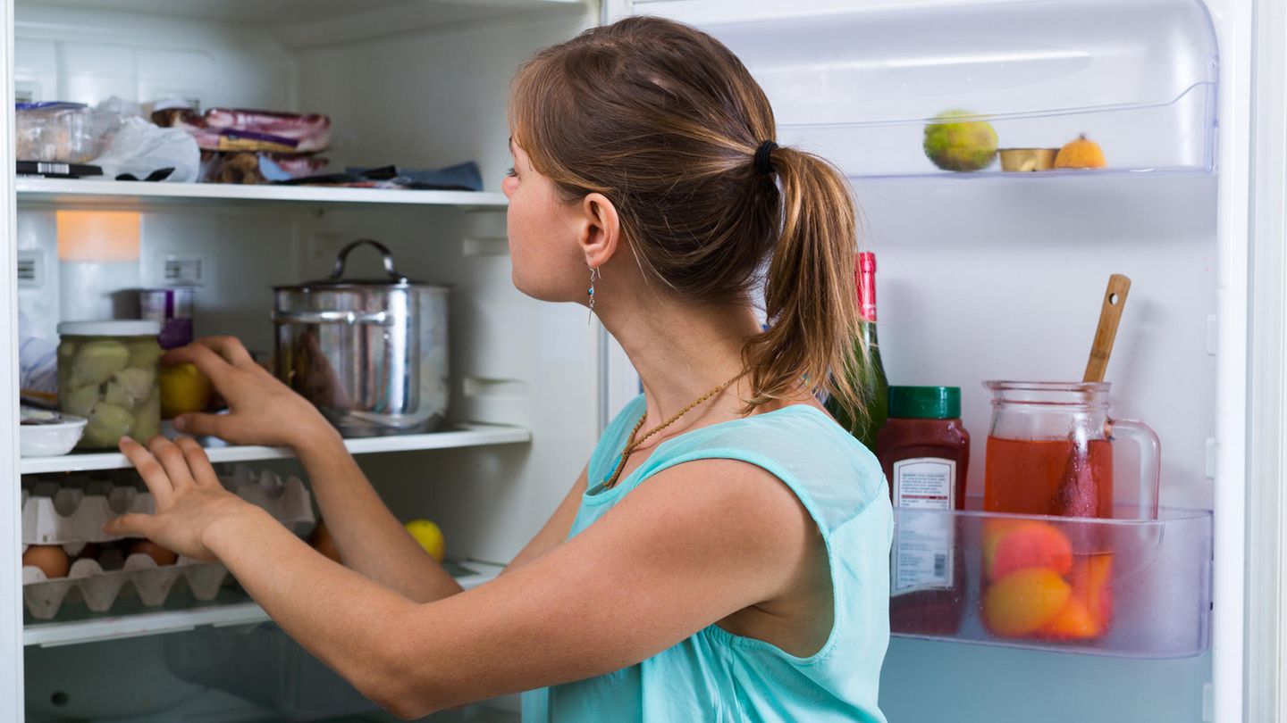 Reste von Mahlzeiten kann man im Kühlschrank einfach aufbewahren. Fragt sich nur, wie lange sie genießbar bleiben.