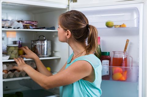Reste von Mahlzeiten kann man im Kühlschrank einfach aufbewahren. Fragt sich nur, wie lange sie genießbar bleiben.