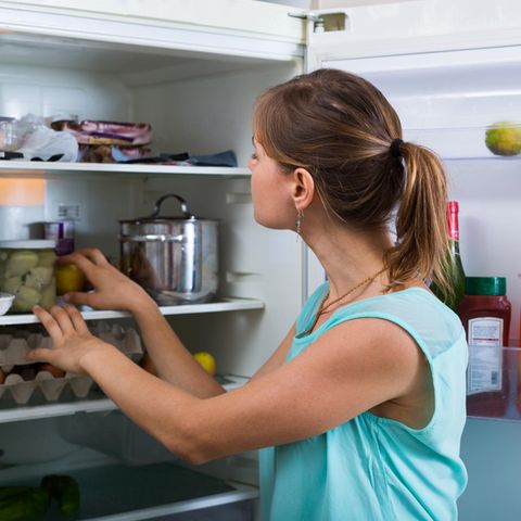 Reste von Mahlzeiten kann man im Kühlschrank einfach aufbewahren. Fragt sich nur, wie lange sie genießbar bleiben.
