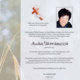 Anita B., ca. 45   Die Mutter einer kleinen Tochter war 41 Jahre alt, als Ärzte bei ihr Brustkrebs im Frühstadium diagnostizierten. Der Tumor war eingekapselt und hatte höchstwahrscheinlich noch nicht gestreut. Ihre Heilungschancen lagen laut Fachgutachten bei 93 bis 99 Prozent. Anita B. lebte in Kärnten, Österreich, wo Heilpraktiker verboten sind. Doch nahe an ihrem Wohnort empfing ein deutscher Heilpraktiker Patienten in eigenen Räumen, beriet sie und lotste sie in ein fränkisches Dorf, wo er seine Praxis betrieb. Er pendelte ihre Brust mit einem sogenannten "Biotensor" aus, mit dem man angeblich "Energiedefizite" feststellen können soll. Anschließend sagte er ihr, sie habe nur eine "Milchdrüsenentzündung" und behandelte sie fortan mit homöopathischen und pflanzlichen Präparaten.    Der Tumor wucherte, brach durch die Haut und öffnete sich zu einer handtellergroßen, schwärenden Wunde. Er streute im Körper. Vier Jahre später starb Anita B. an ihrer Krebserkrankung.  Heilpraktiker, die Patienten gefährden, indem sie sich zum Beispiel über eindeutige Diagnosen lebensbedrohlicher Krankheiten hinwegsetzen, sollen nach dem Willen des Gesetzgebers ihre Zulassung verlieren. Doch der Fall Anita B. zeigt, wie schwierig das ist. Heute – vier Jahre nach ihrem Tod – steht ihr Heilpraktiker wegen fahrlässiger Tötung vor Gericht. Warum er immer noch Krebsdiagnosen auspendeln darf, lesen Sie in der stern-Titelgeschichte "Gefährliche Heilpraktiker".      Quellen: Interviews mit der Staatsanwaltschaft Regensburg, dem Rechtsanwalt Ernst Maiditsch, der den Witwer vertritt, Anklageschrift, Fachgutachten zwei angesehener Onkologen. Persönliche medizinische Beratung bei dem Heilpraktiker in Begleitung einer Journalistin, die eine Fake-Brustkrebsdiagnose mit sich führte.