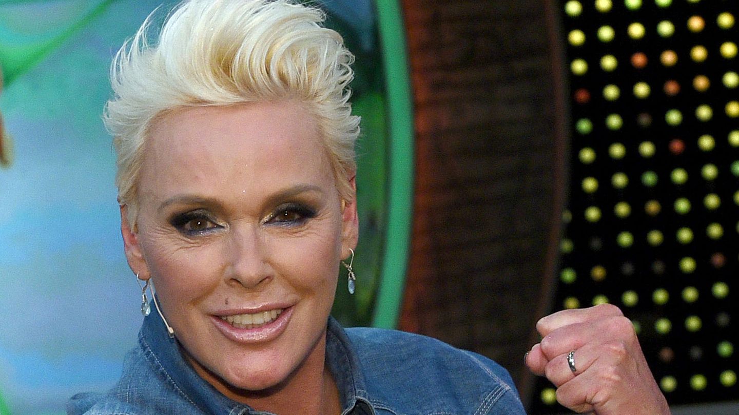 Brigitte Nielsen ballt die Faust