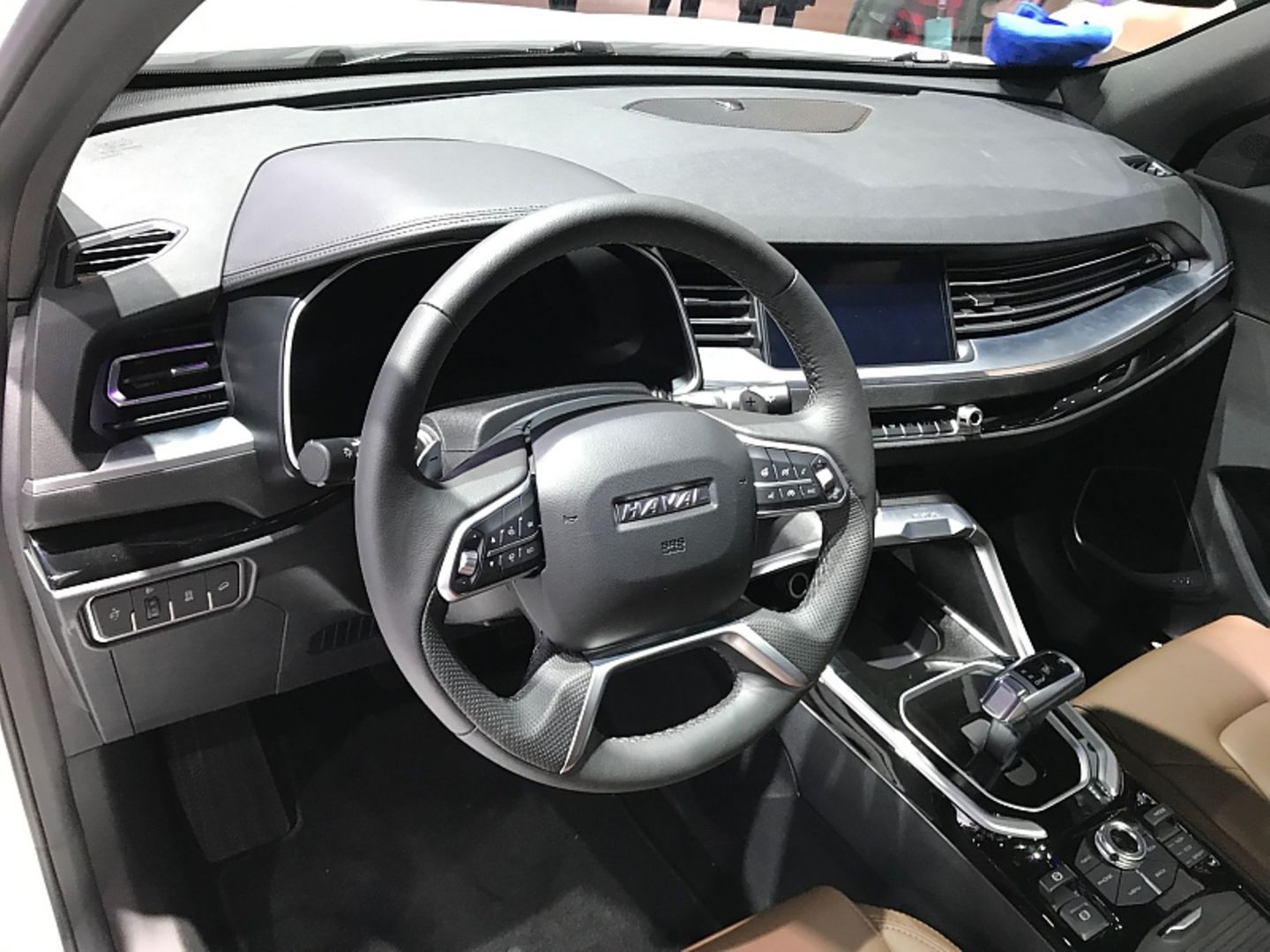 Beim Cockpit des Haval H6 ist die Material Anmutung nicht überragend