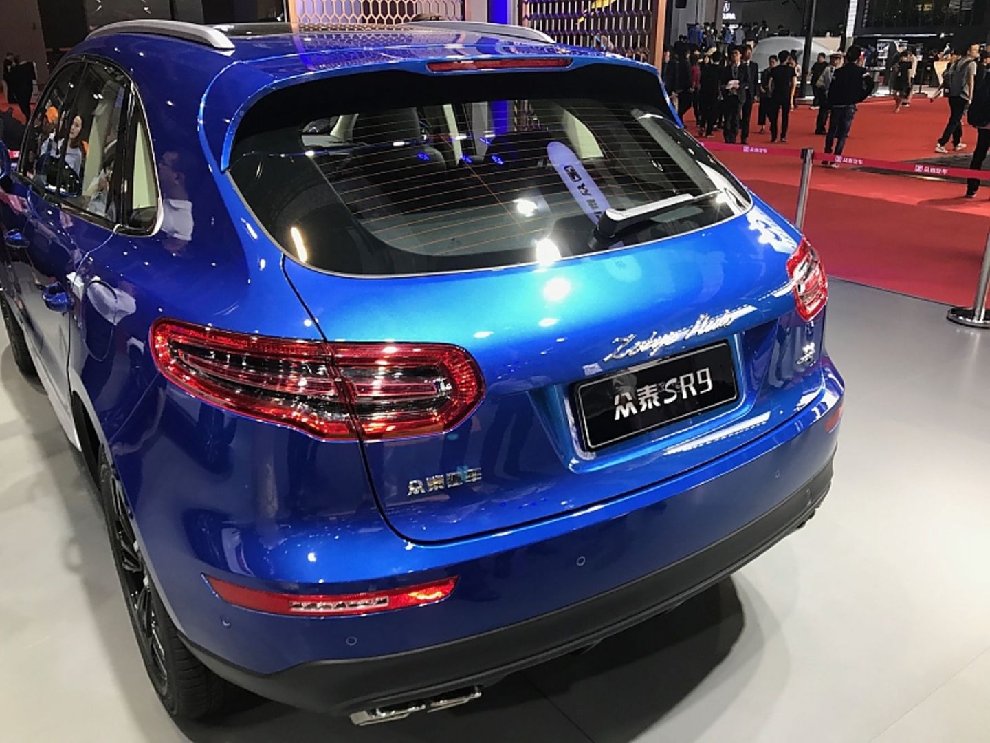 Die Ähnlichkeit zum Porsche Macan ist beim Zotye SR 9 nicht zu übersehen