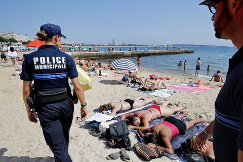 am Strand von Cannes