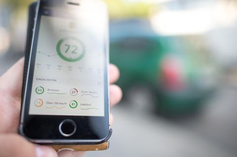 Für den Einsteiger gibt es eine App, auf Dauer benötigt man eine Box im Motorraum. 