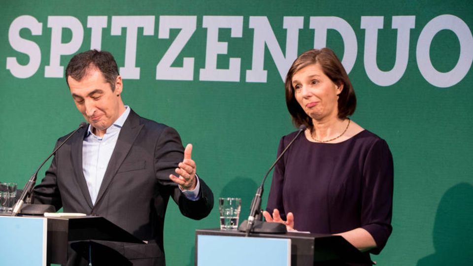 Grünen-Spitzenduo Cem Özdemir und Katrin Göring-Eckardt Keine Spur von Aufbruch: Das Spitzenduo der Grünen, Cem Özdemir und Katrin Göring-Eckardt, feiert seinen Sieg bei der Ur-Wahl.