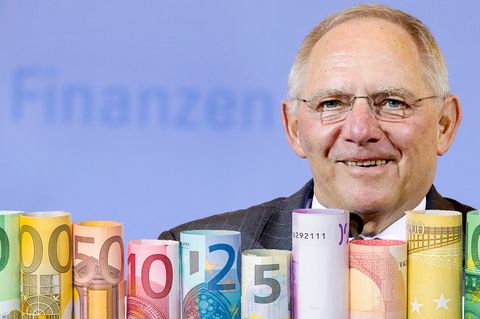 Finanzminister Schäuble kann sich für 2016 über einen Überschuss von 24 Milliarden Euro freuen