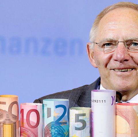 Finanzminister Schäuble kann sich für 2016 über einen Überschuss von 24 Milliarden Euro freuen