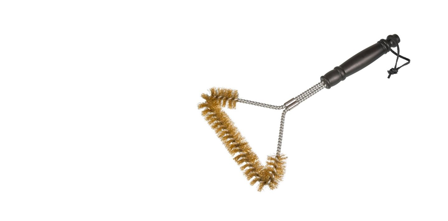 Eine Grillbürste braucht der Grillmeister immer. Als Triangel sind sie besonders praktisch, weil man sowohl Flächen als auch Zwischenräume gut schrubben kann. 