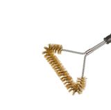 Eine Grillbürste braucht der Grillmeister immer. Als Triangel sind sie besonders praktisch, weil man sowohl Flächen als auch Zwischenräume gut schrubben kann. 