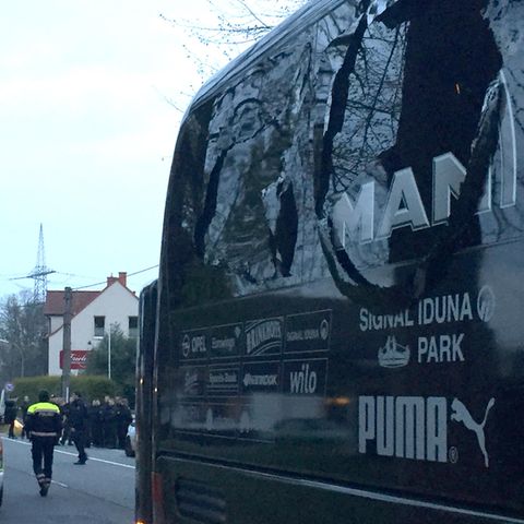 Der Mannschaftsbus des BVB nach dem Bombenanschlag