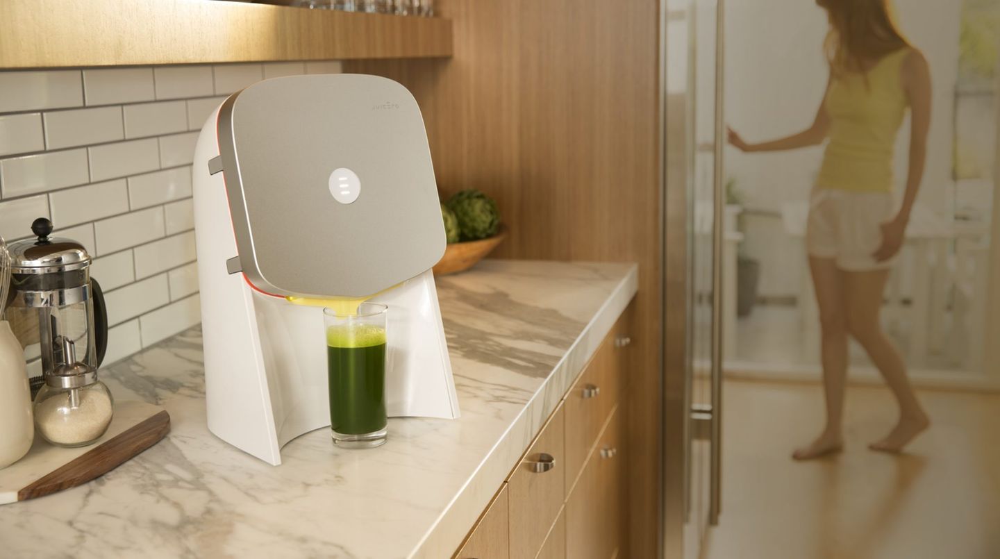 Die Saftpresse Juicero steht auf einer Küchenzeile