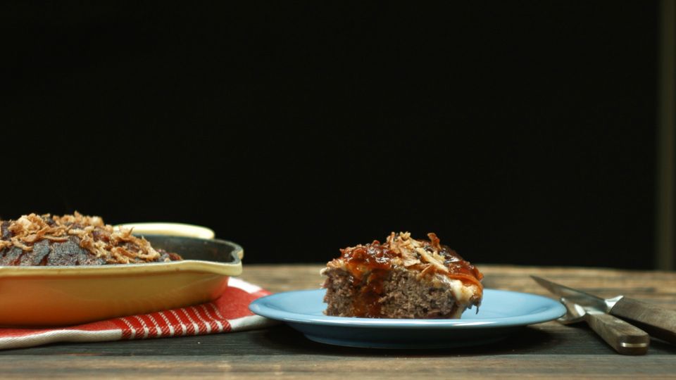 Kalorienbombe: Bacon, Käse und eine leckere BBQ-Soße mit Jägermeister Kalorienbombe: Bacon, Käse und eine leckere BBQ-Soße mit Jägermeister