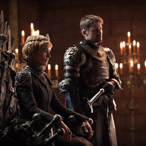 An diesen Anblick müssen wir uns in Staffel 7 wohl vorerst gewöhnen: Königin Cersei Lannister hatte sich am Ende der letzten Staffel den Eisernen Thron gekrallt. Ob sie ihn lange halten kann? Und wird ihr Bruder und Liebhaber Jaime an ihrer Seite bleiben?