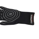 Die meisten Ofen- und Grillhandschuhe kommen als Fäustlinge daher, bei denen im Wortsinn schon jedes Fingerspitzengefühl verloren geht. Für besseren "Grip" am Grillgut sorgen dagegen feuerfeste Fingerhandschuhe wie diese hier von Campinggaz. Bis 350 Grad Celsius sollen die Handschuhe aushalten, sollte für die allermeisten Situationen reichen. 