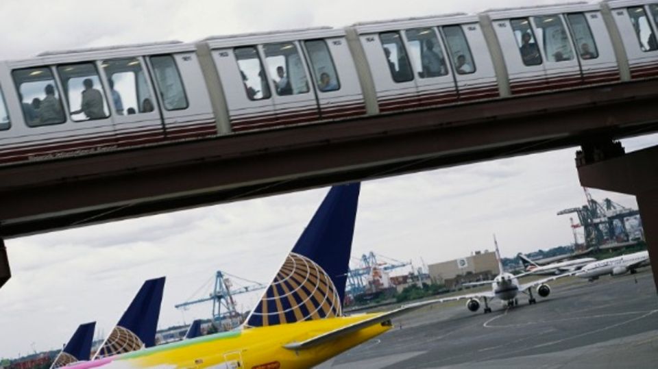 Probleme bei Deutscher Bahn: "Vieles Bahninterne ist für die Außenstehenden Irrsinn!" - Zugbegleiter schimpft über die Bahn Probleme bei Deutscher Bahn: "Vieles Bahninterne ist für die Außenstehenden Irrsinn!" - Zugbegleiter schimpft über die Bahn