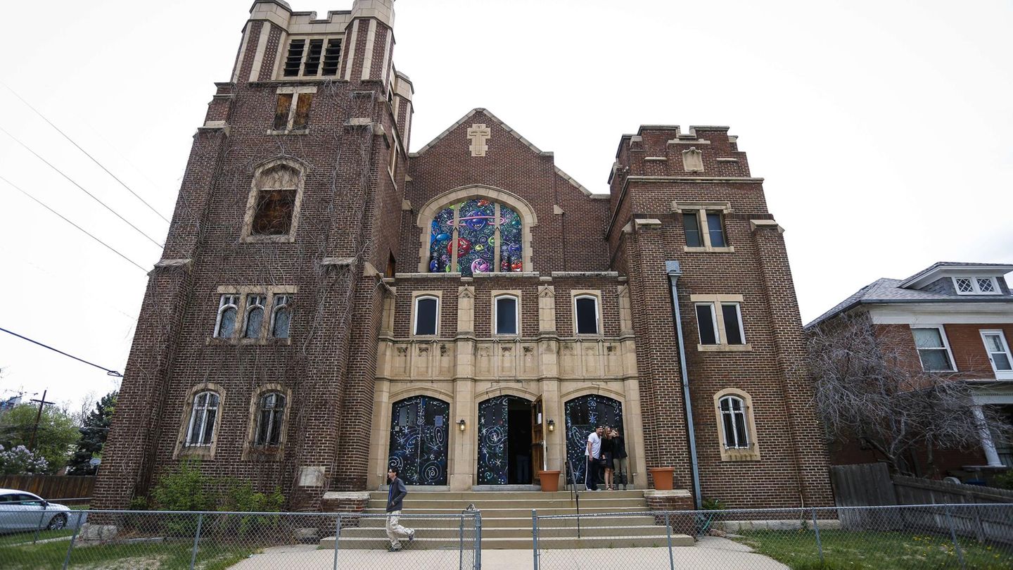 Die Außenansicht der Cannabiskirche in Denver