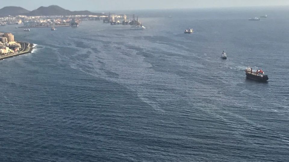 Ölteppich vor Gran Canaria Luftaufnahmen zeigen den Ölteppich vor Gran Canaria