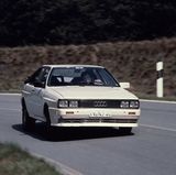 Audi engagierte den Sieger der Langstreckenrallye Paris - Dakar Freddy Graf Kottulinsky, um den Ingenieuren zu helfen, die Reakt