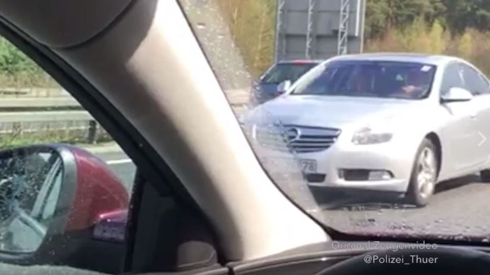Geisterfahrt auf der A71: Die Polizei sucht nach dem Fahrer dieses silbernen Autos