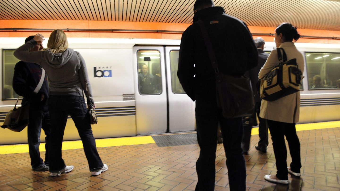 In Oakland wurde ein Überfall auf eine S-Bahn der Bay Area Rapid Transit verübt
