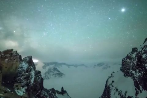 Bilder zum Träumen: Sternschnuppen-Spektakel: Zeitraffer zeigen Meteoritenschauer über China
