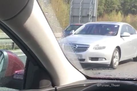 Verkehrt herum in Rettungsgasse: Polizei sucht Geisterfahrer auf der A71 bei Ilmennau
