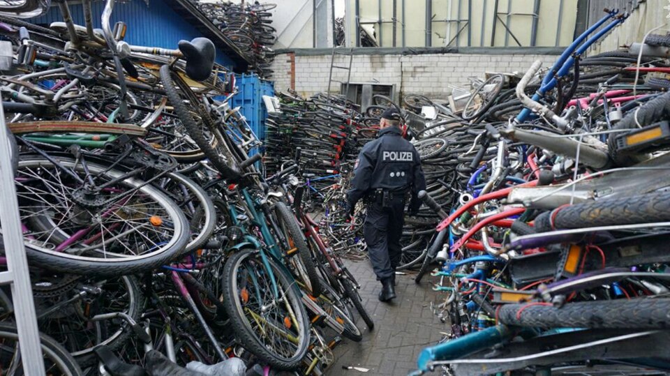 Nachrichten aus Deutschland: Polizei stoppt gestohlenen Lamborghini