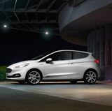 Details machen den Unterschied: Der Fiesta Vignale hebt sich unter anderem durch einen Kühlergrill in Wabenoptik mit einem Rahmen aus satiniertem Chrom von den übrigen Modellvarianten 