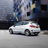 Zahlreiche elektronische Helfer vom Spurhalte-Assistent über einen Abstandsregel-Tempomat bis zum Notbrems-Assistenten machen die Fahrt im Fiesta Vignale sicherer. 