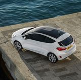 Lass die Sonne rein: Mit dem großen Panorama-Dach des Fiesta Vignale ist das kein Problem. 