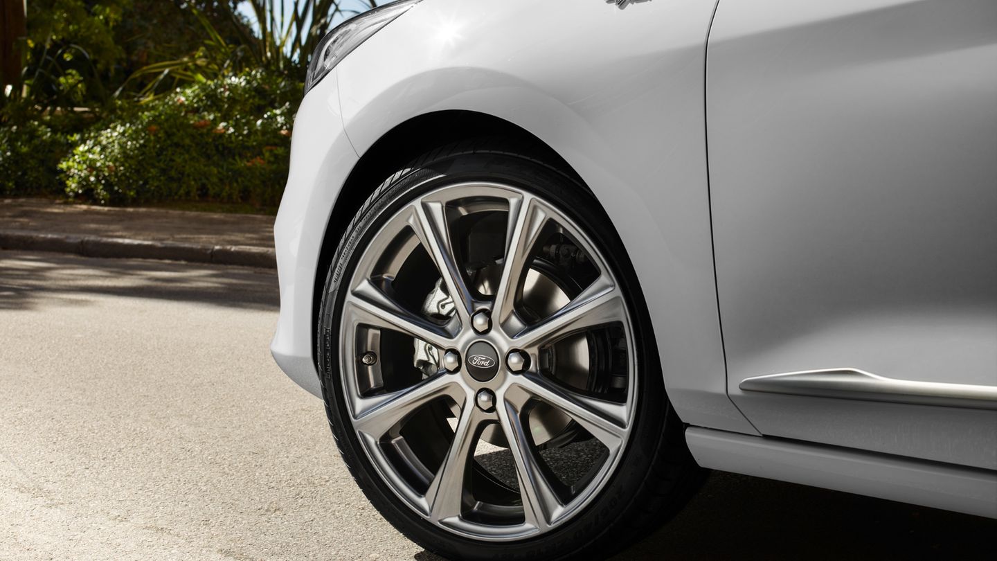 Exklusiv für den Fiesta Vignale gibt es 18 Zoll große Aluräder im Acht-Speichen-Design.