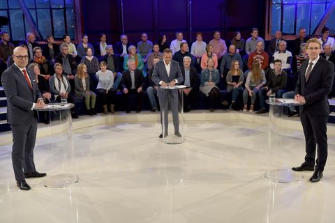 NDR-Wahlarena mit SPD-Ministerpräsident Torsten Albig, Moderator Andreas Cichowicz und CDU-Herausforderer Daniel Günther