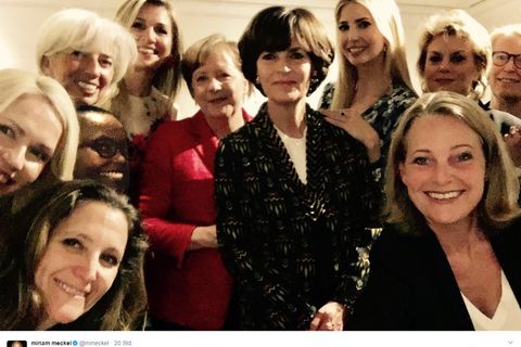 Das Gruppenselfie von Journalistin und Professorin Miriam Meckel (r.) sorgt für Aufsehen
