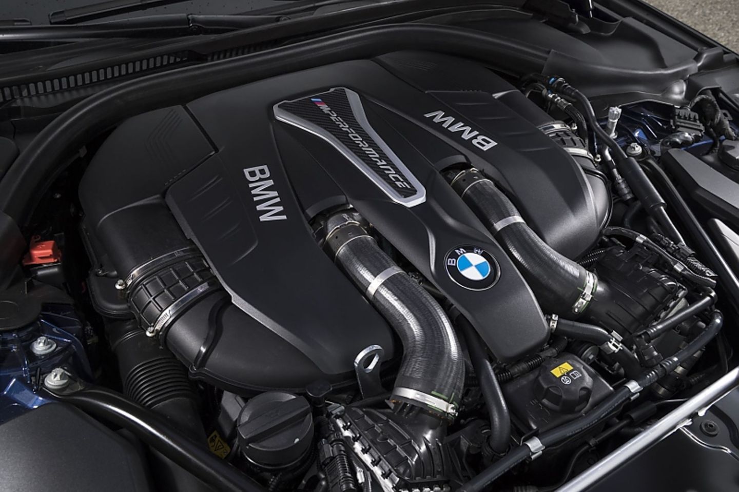 Der Achtzylinder-Motor hat 340 kW / 462 PS