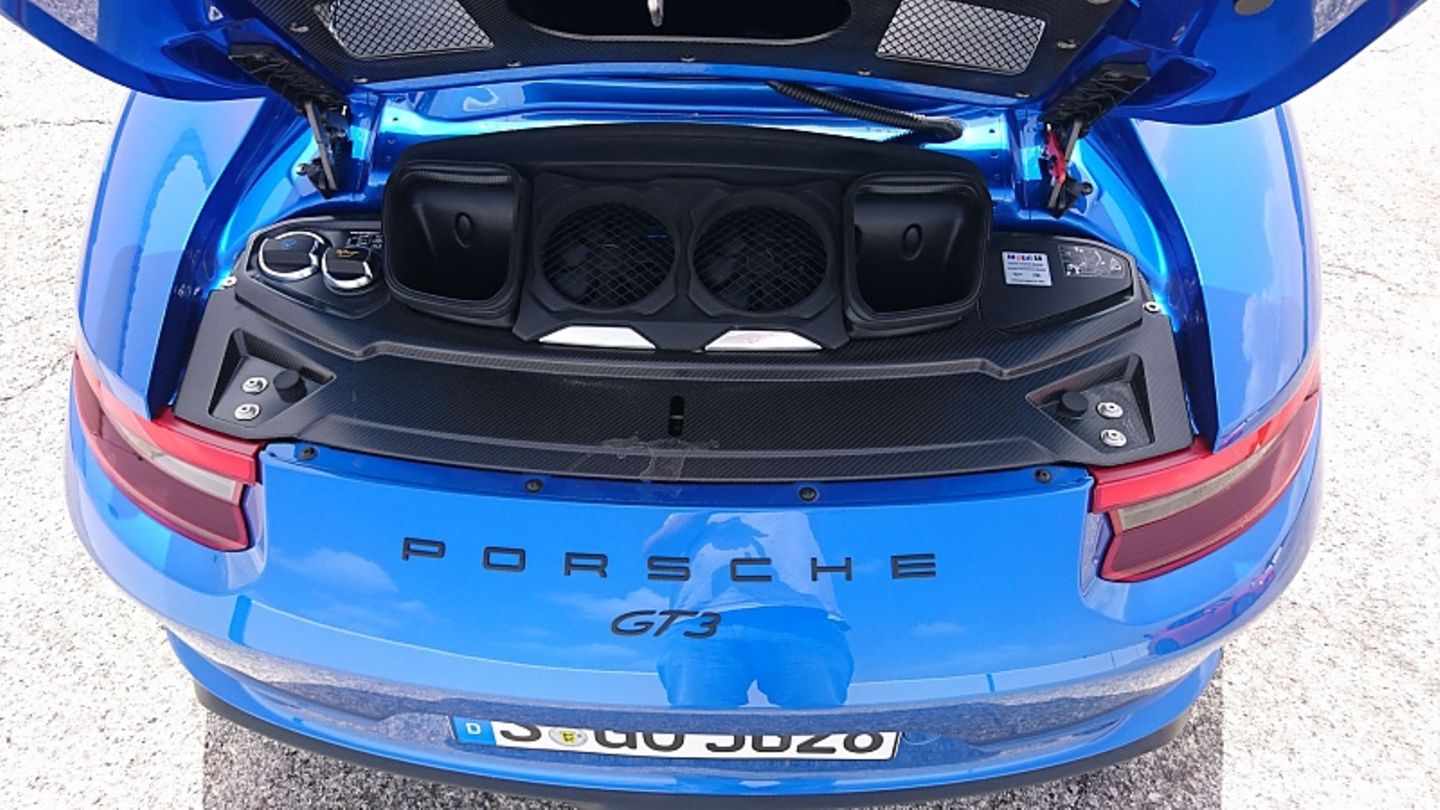 Hier ist kaum was vom Boxermotor zu sehen.