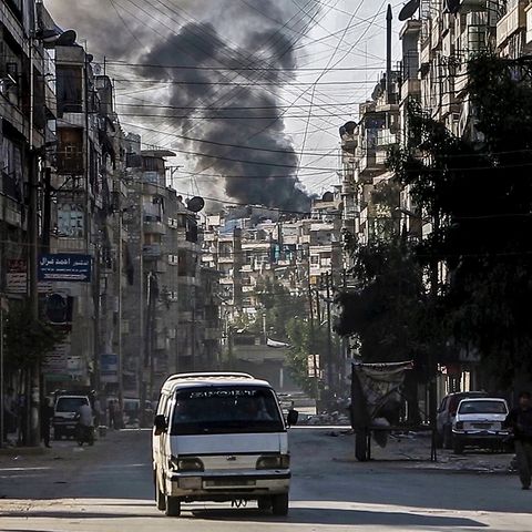 Syrien Krieg Kämpfer Bombeneinschlag