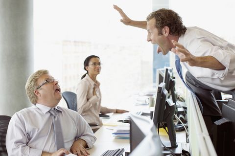 Wer im alten Job wegen Verhaltensauffälligkeiten rausgeflogen ist, sollte das im Lebenslauf lieber nicht erwähnen