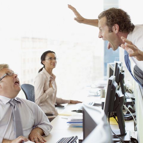 Wer im alten Job wegen Verhaltensauffälligkeiten rausgeflogen ist, sollte das im Lebenslauf lieber nicht erwähnen