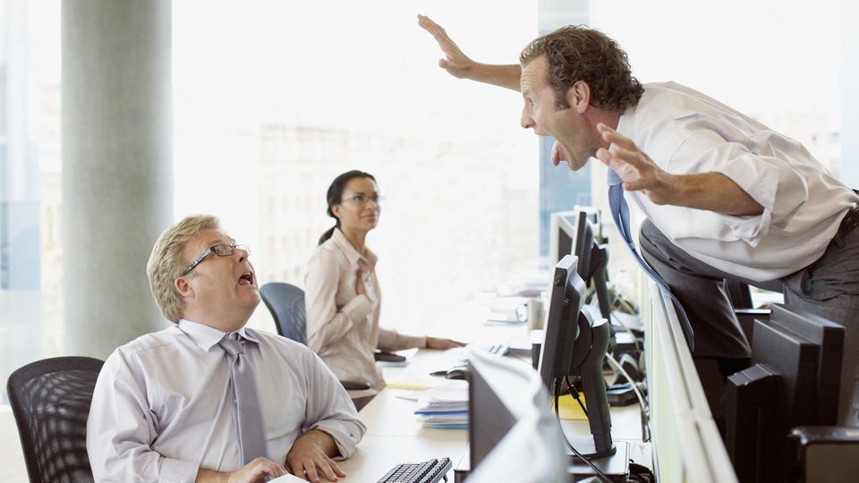 Wer im alten Job wegen Verhaltensauffälligkeiten rausgeflogen ist, sollte das im Lebenslauf lieber nicht erwähnen