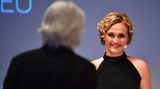 Nannenpreis 2017 Caren Miosga lächelnd auf der Bühne