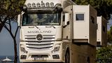 Ein Mercedes Actros 1842 GigaSpace sorgt für Schwung.