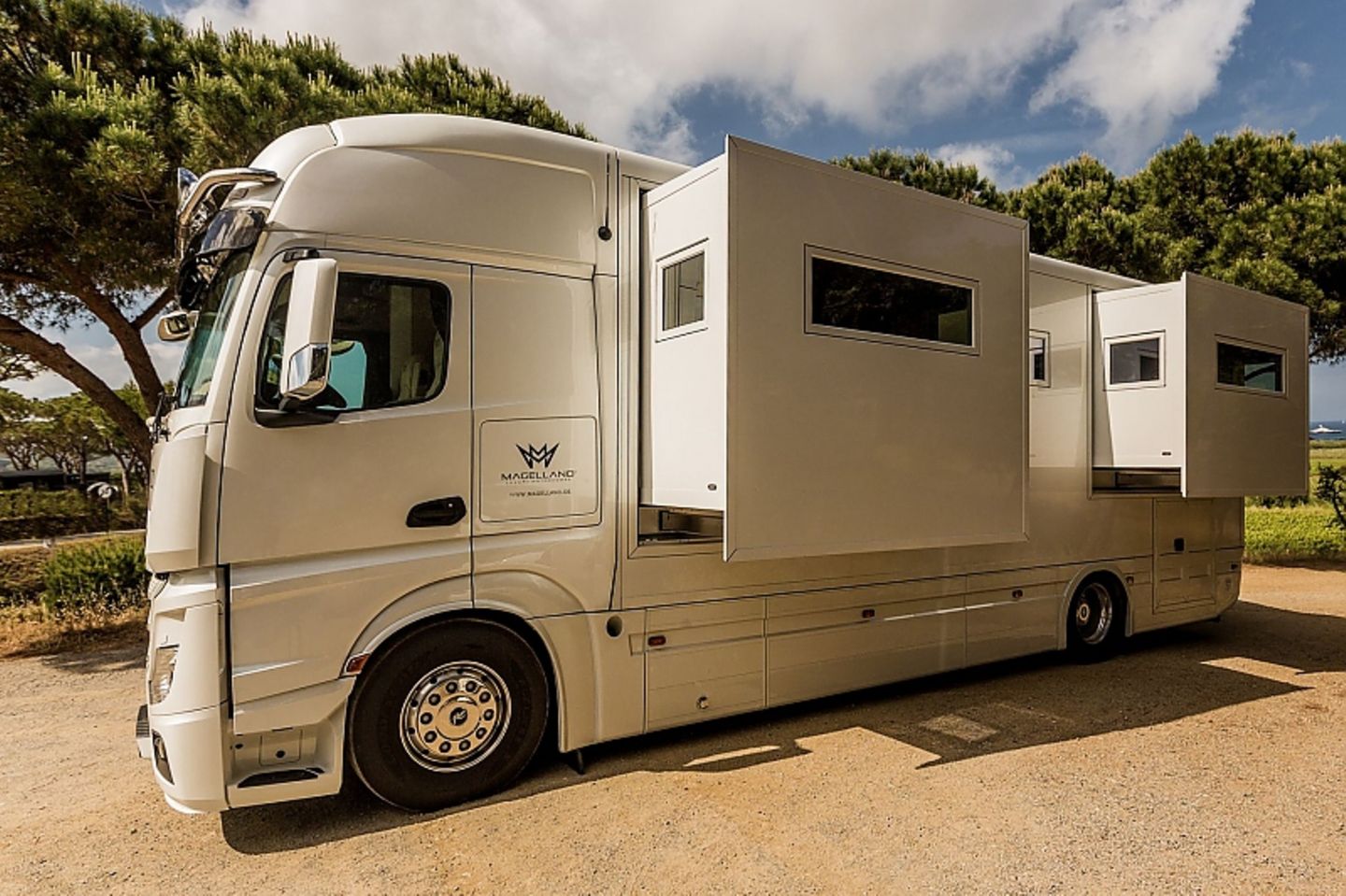 Der Magellano Edition 1 ist 10,6 Meter lang,...
