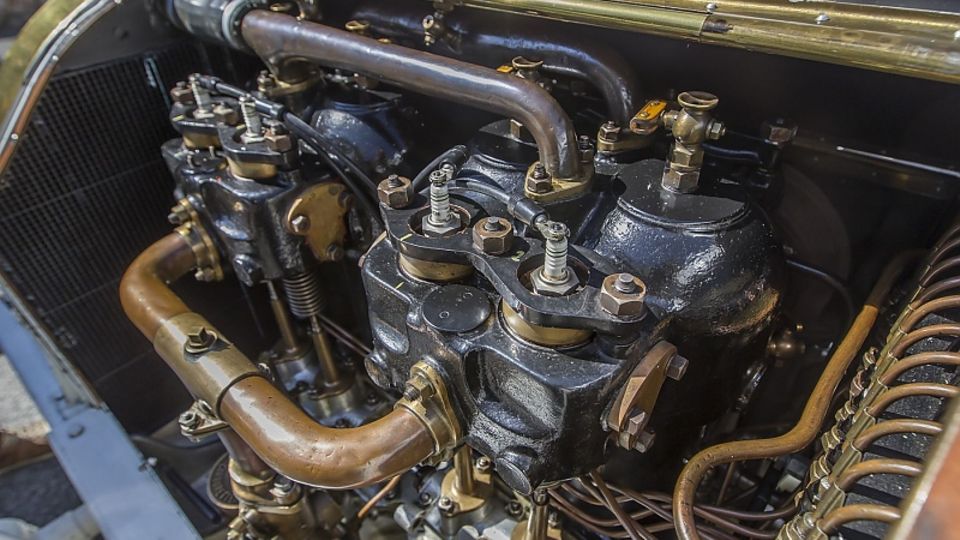 Der Motor des Mercedes Simplex - ein Kunstwerk