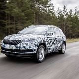 Noch verbirgt die Tarnung das Design, es wird aber der neuen Skoda-Formensprache entsprechen