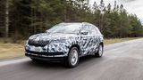 Noch verbirgt die Tarnung das Design, es wird aber der neuen Skoda-Formensprache entsprechen