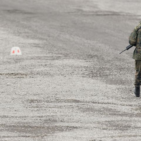 Ein Soldat der Bundeswehr auf einem Truppenübungsplatz (Symbolfoto)