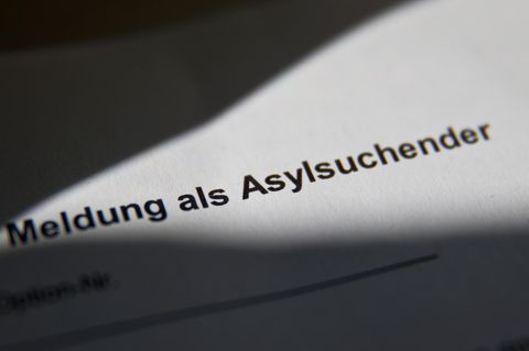 Der nun festgenommene gab vor ein syrischer Flüchtling zu sein, lebte monatelang unter zwei Identitäten