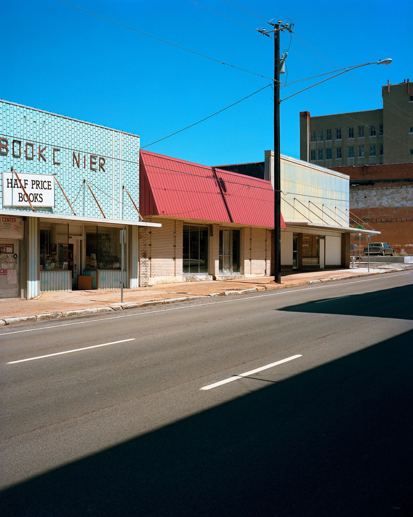 Paris, Texas  Dieser Ort nordöstlich von Dallas wurde 1984 international bekannt, weil der Regisseur Wim Wenders seinen damals in die Kinos gekommenen Spielfilm nach dem texanischen Städtchen benannte
