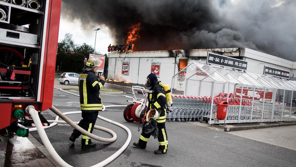 Brand eines Baumarktes in er-Erkenschwick im Ruhrgebiet Brand eines Baumarktes in er-Erkenschwick im Ruhrgebiet